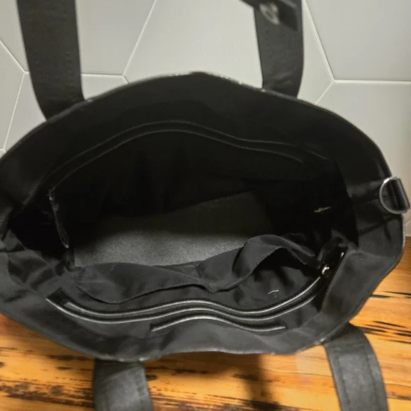 Lululemon All Day Tote (Mini)Black - Picture 8 of 16